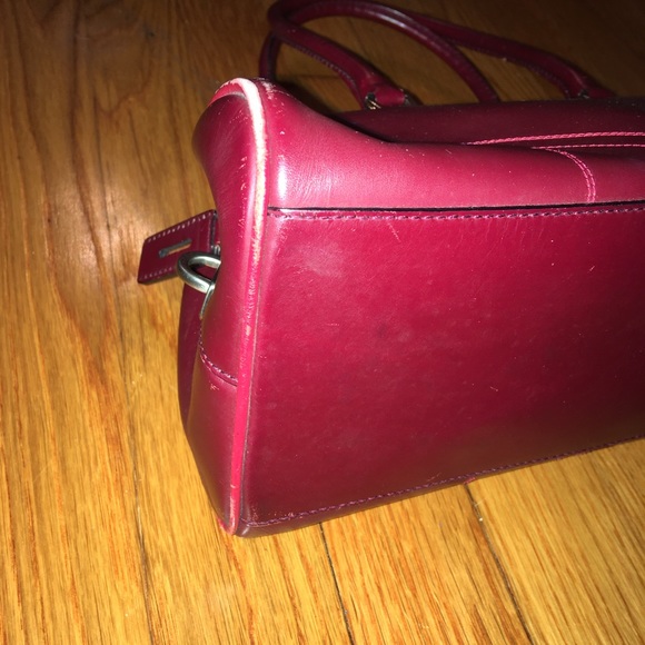 Crimson Prada bag - Picture 4 of 6